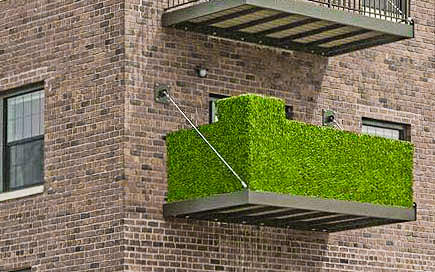 Kunsthecke für den Balkon. Künstliche Hecke. Zaunblende
